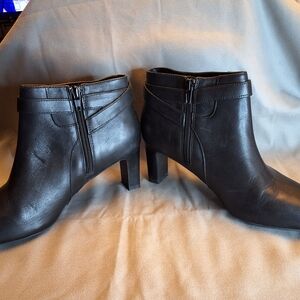 BRAND NEW Lauren Ralph Lauren Elegant Black Ankle Booties Sz 8B